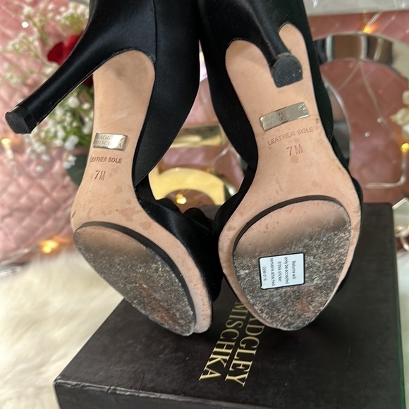 Authentic BADGLEY MISCHKA BLACK SATIN ROSETTE OPEN TOE HEELS SIZE 7 - Picture 9 of 10